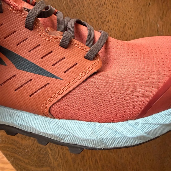 Altra Womens 5.0 Superior Trail Running Shoe— size 8 - Picture 11 of 11